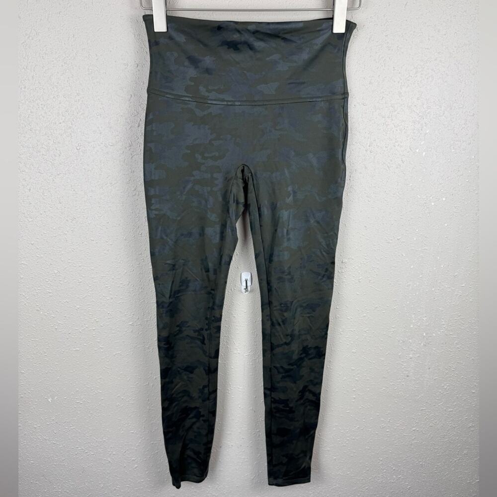 (L) SPANX metallic camo leggings